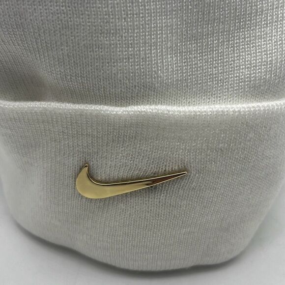 Nike Sportswear Cuffed Beanie White Gold Metal Logo CW6324 133 One Size Men NWT - Picture 2 of 6